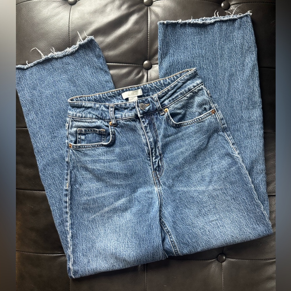 H&M | High Rise Wide Leg Cropped Frayed Jeans